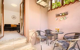 Amphitheater 3+2 Modern Apartment With Terrace, Wifi, Netflix